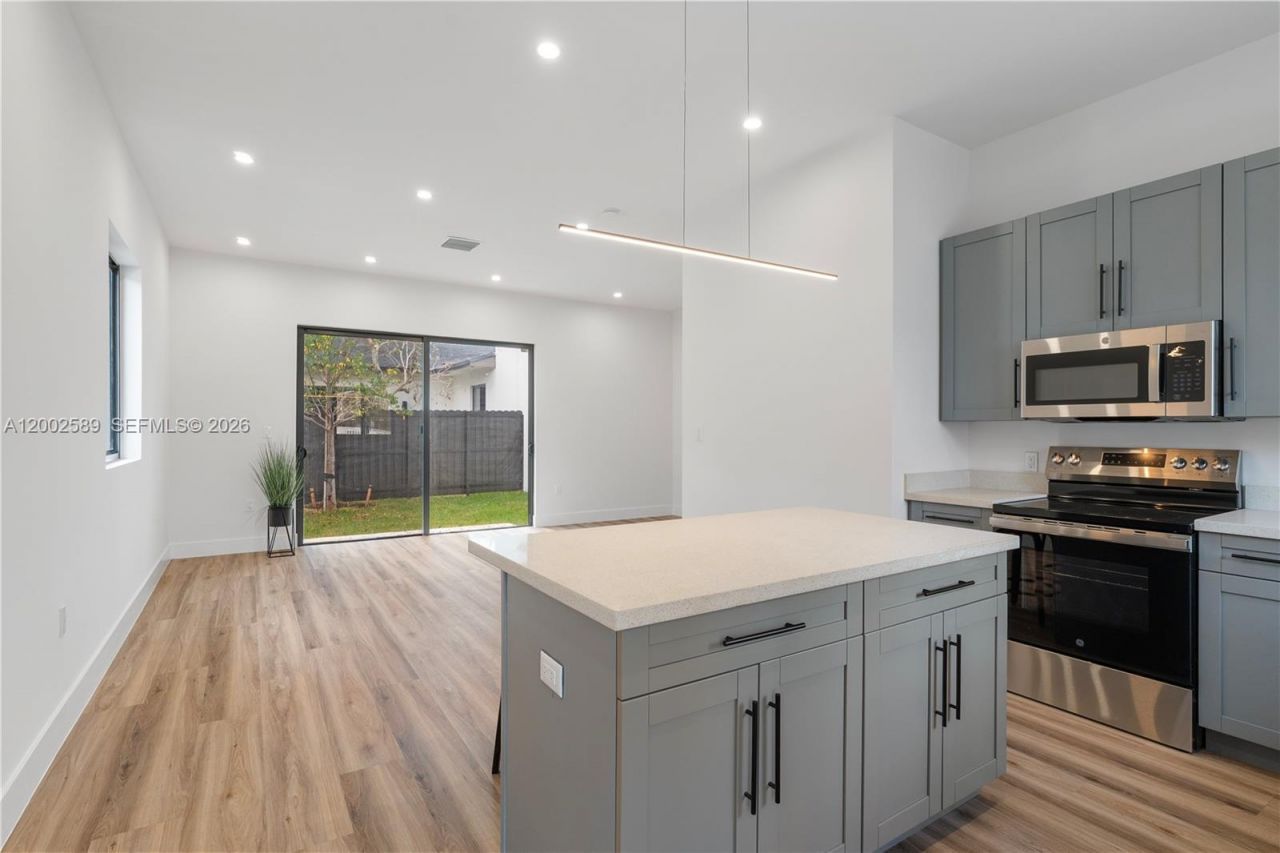 4518 NW 4th St, Miami, FL 33126 Photo