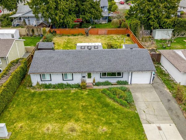 2188 Noel Ave, Comox, BC V9M 1J4