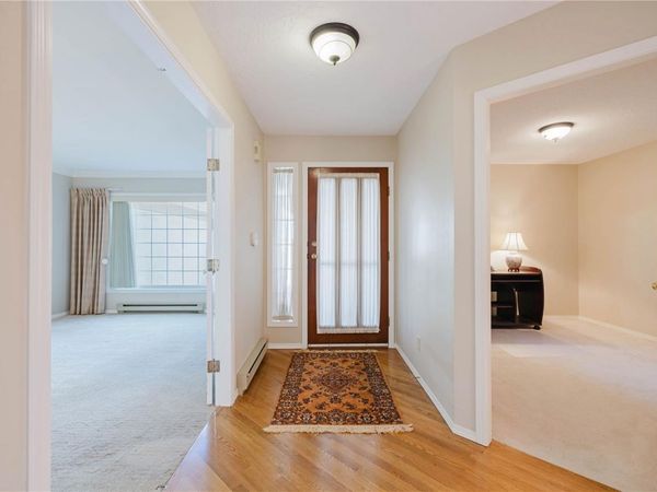 901 Kentwood Lane, Unit #4, Saanich, BC V8Y 2Y5