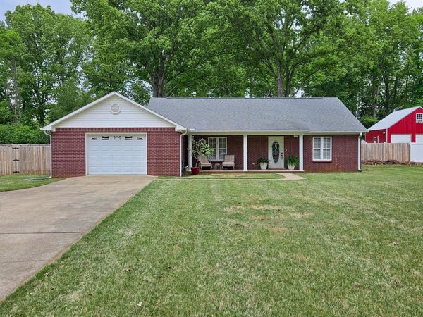 145 Oakview Dr, Rogersville, AL 35652