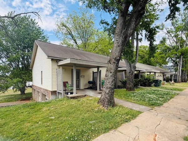 202 Cave St, Tuscumbia, AL 35674