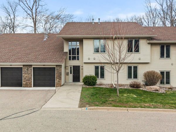 929 Oakwood Heights Circle, Unit 6, Eagan, MN 55123