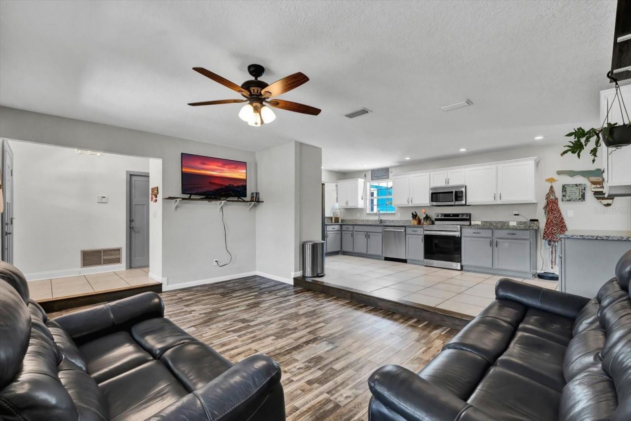 245 Country Circle Drive E, Port Orange, FL 32128 Photo