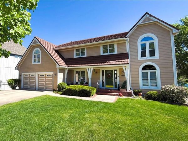 328 Warrington Court, Lee's Summit, MO 64064
