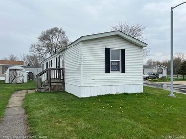 7130 Mapleview Circle , Brown City, MI 48416