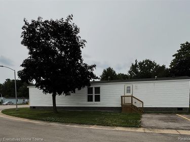 7130 Mapleview Circle, Brown City, MI 48416