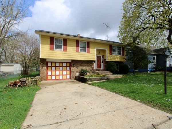 203 E Donovan Avenue , Woodstock, IL 60098