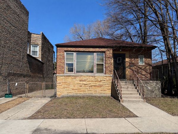 2636 W Pratt Boulevard , Chicago, IL 60645