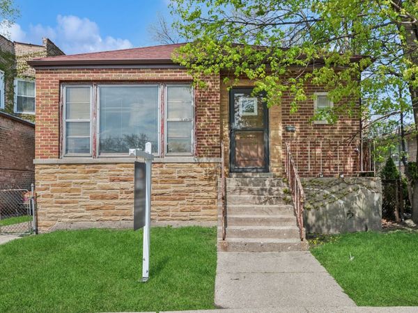 2636 W Pratt Boulevard, Chicago, IL 60645