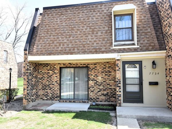 7734 Woodward Avenue, Unit 5, Woodridge, IL 60517