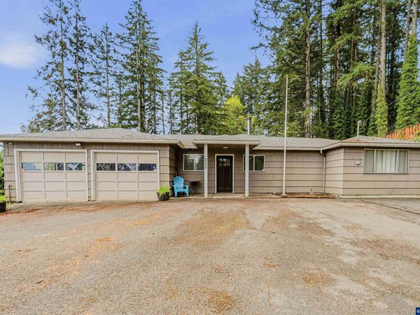 203 5th Av, Sweet Home, OR 97386