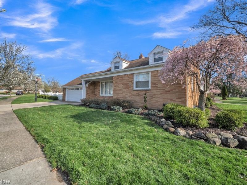 16879 Brinbourne Avenue, Middleburg Heights, OH 44130 Photo 2