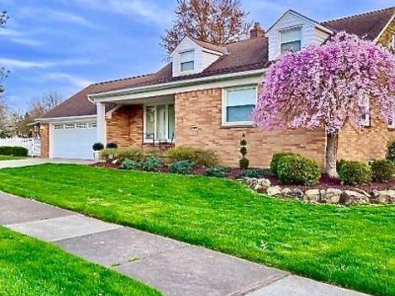 16879 Brinbourne Avenue, Middleburg Heights, OH 44130 Photo 4