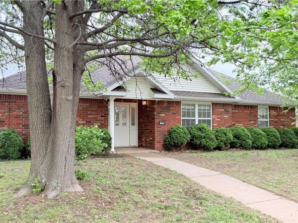 772 N Queen Annes Lace Drive, Fayetteville, AR 72704