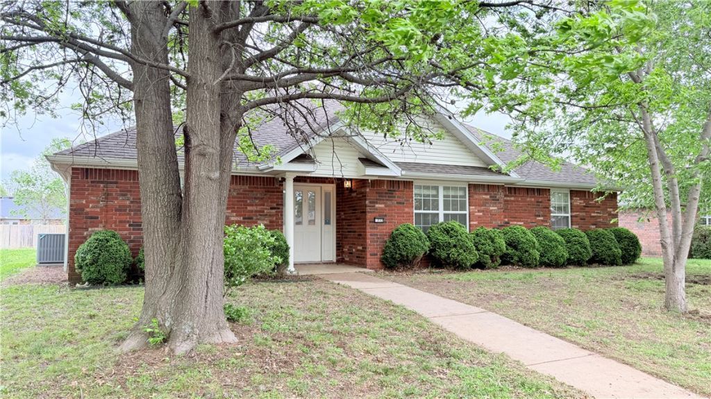 772 Queen Annes Lace Drive, Fayetteville, AR 72704 Main Photo