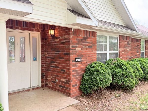 772 Queen Annes Lace Drive, Fayetteville, AR 72704