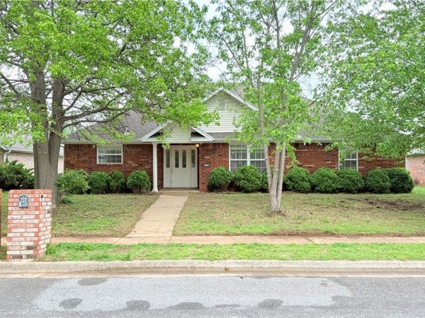 772 N Queen Annes Lace Drive, Fayetteville, AR 72704