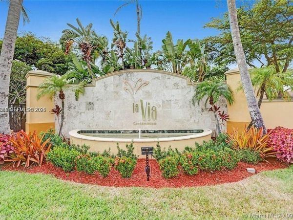 Unit 10-104, Pembroke Pines, FL 33024