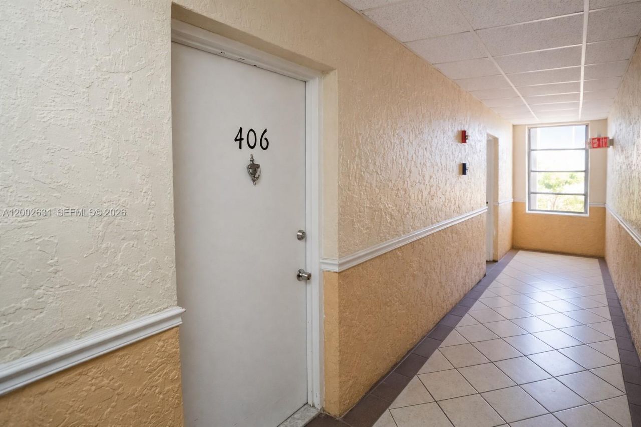5755 W 20th Ave, Unit 406, Hialeah, FL 33012 Photo
