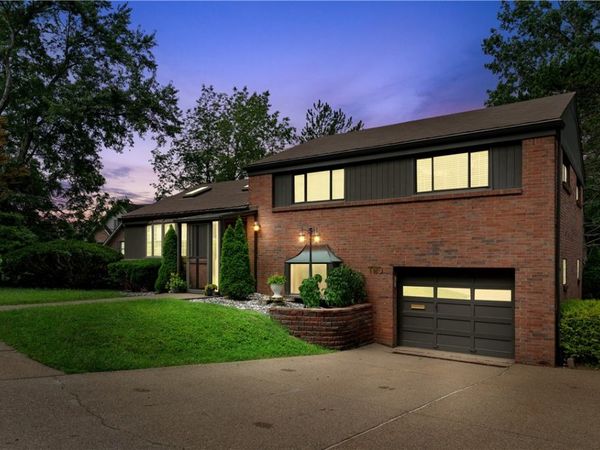 2 Hartle Lane , Pittsburgh, PA 15228