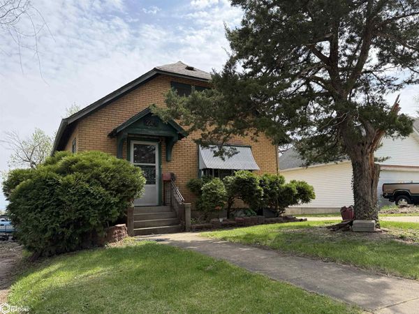 714 S 4Th Street, Burlington, IA 52601