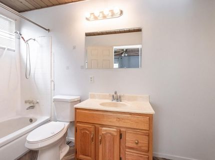 160 Arcade Blvd, Sacramento, CA 95815 Photo