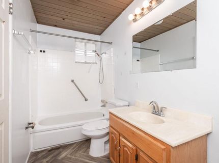 160 Arcade Blvd, Sacramento, CA 95815 Photo