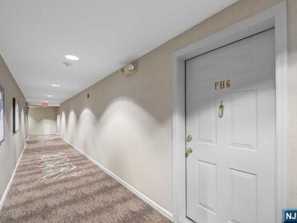 406 Jefferson Court PH6, EDGEWATER, NJ 07020