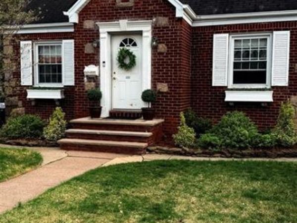 40 Strathmore Terrace, SADDLE BROOK, NJ 07663