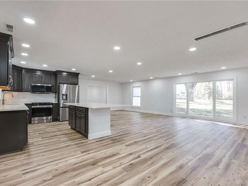 9550 Paragon Road, Dayton, OH 45458 Photo 13