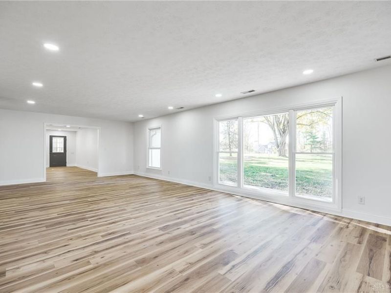 9550 Paragon Road, Dayton, OH 45458 Photo 3