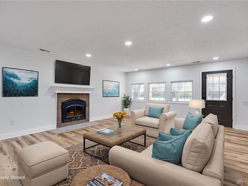 9550 Paragon Road, Dayton, OH 45458 Photo 4