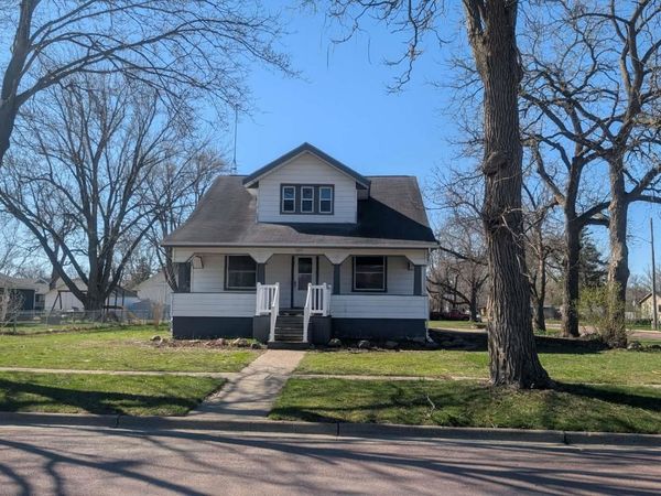 1311 9th Street , Milford, IA 51351