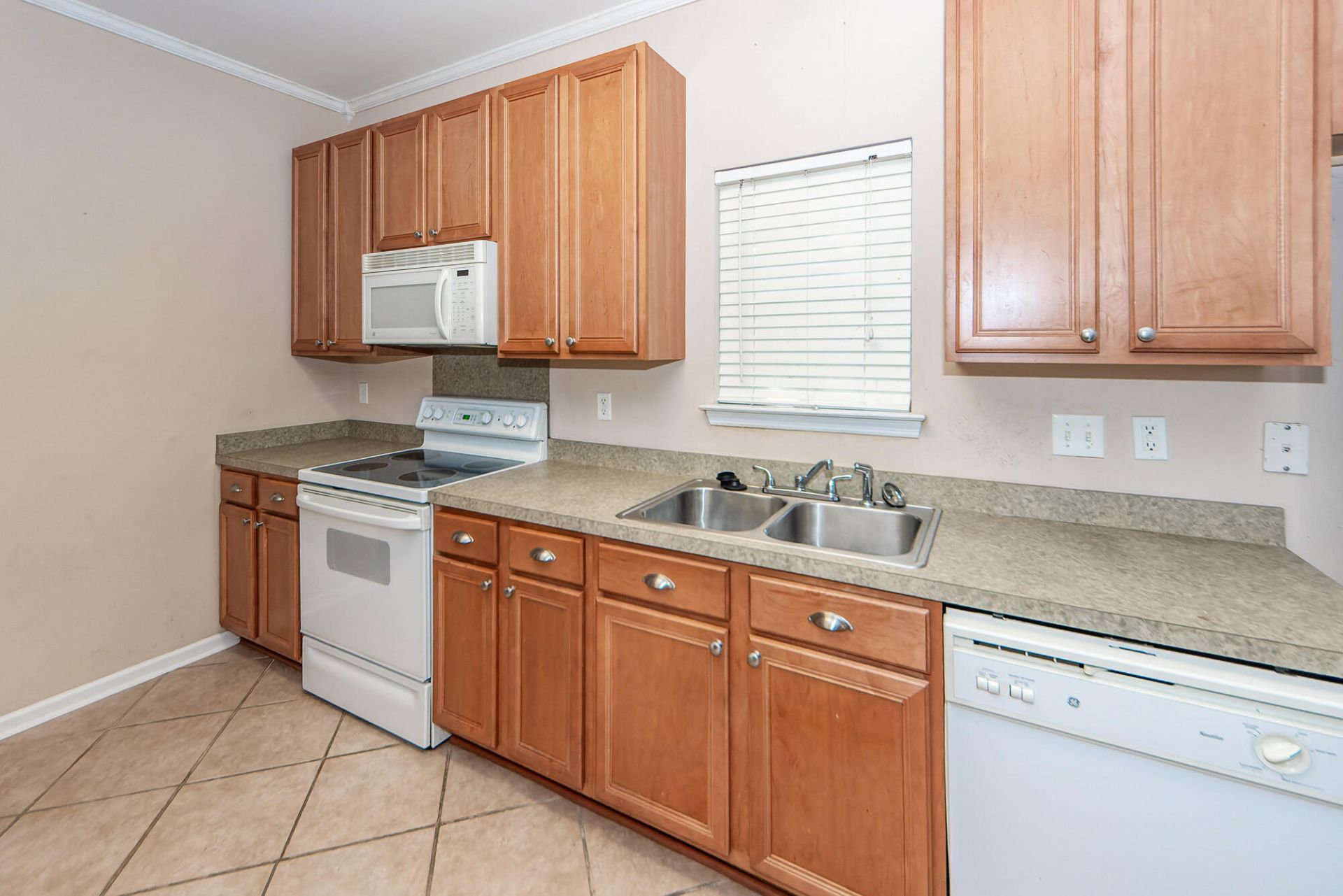 8340 Berringer Photo 10