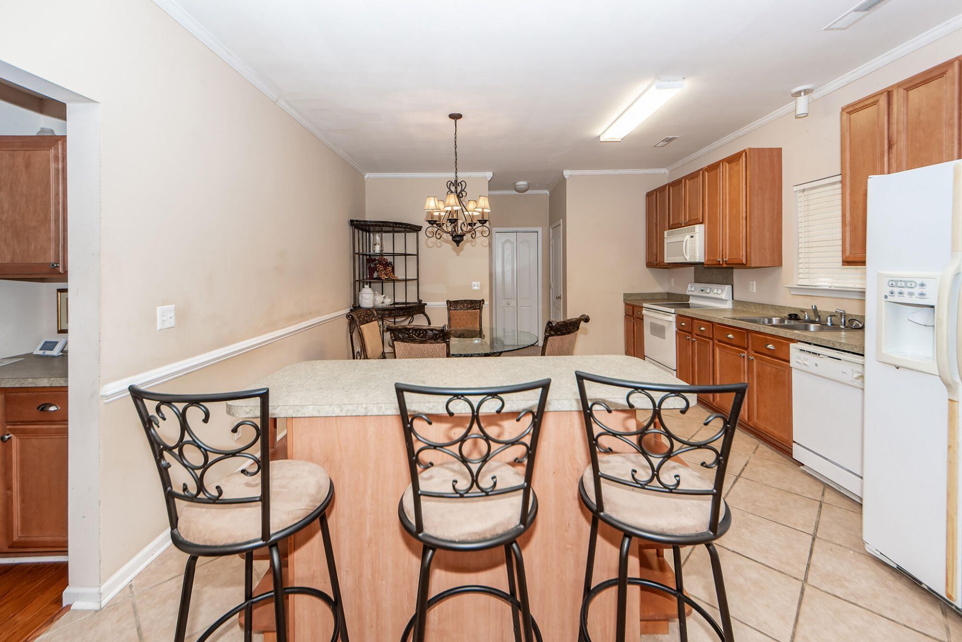 8340 Berringer Photo 7