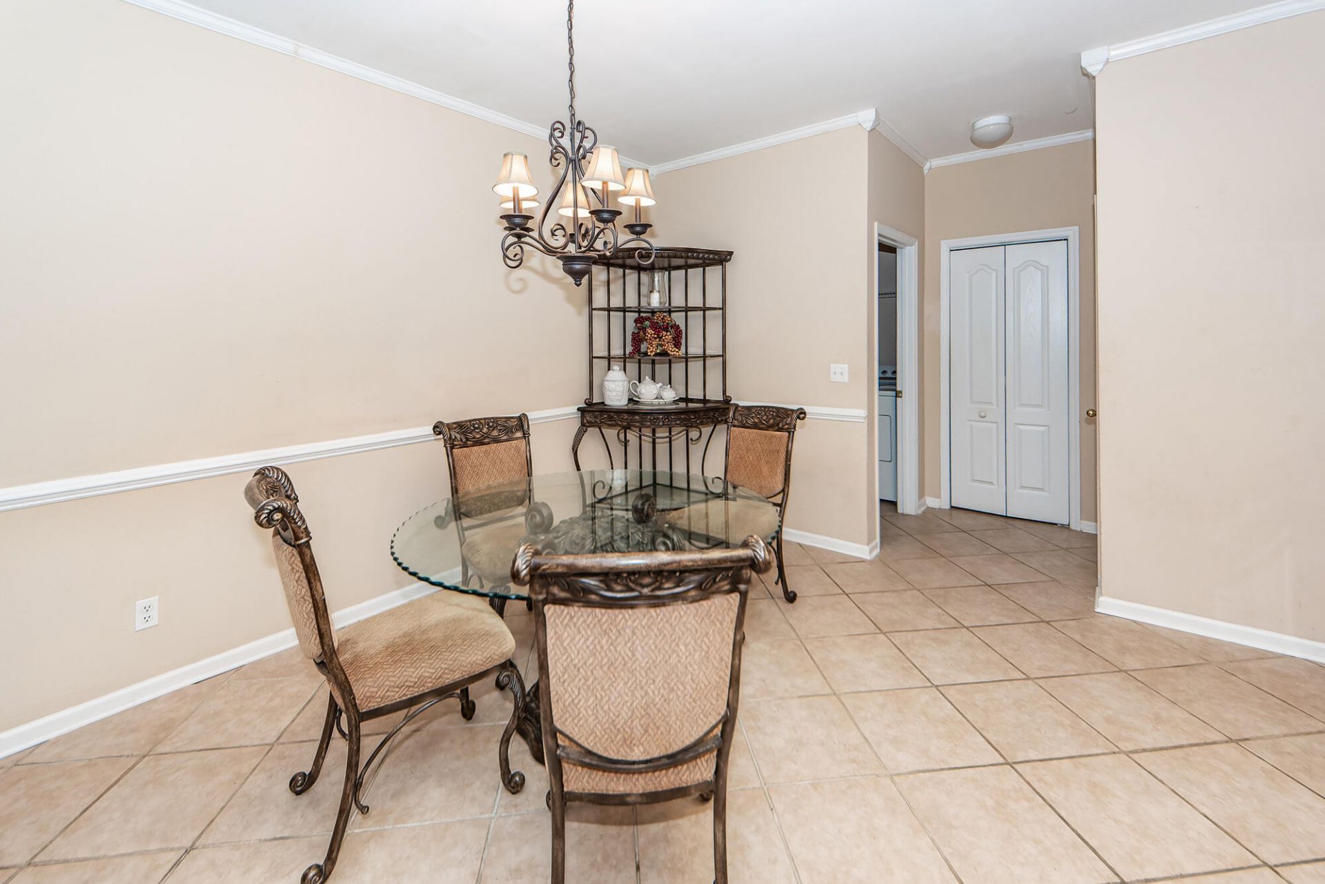 8340 Berringer Photo 9