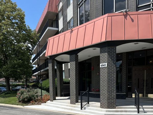 4940 Foster Street , Unit 308, Skokie, IL 60077