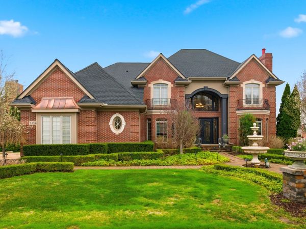 18356 Clairmont Circle W, Northville, MI 48168