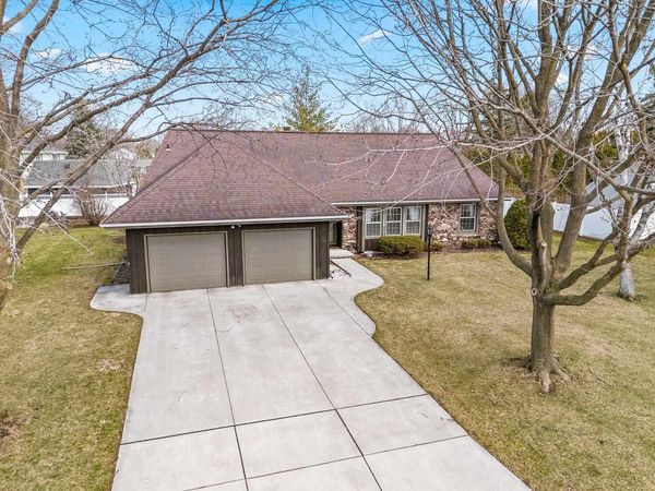 607 RIDGEVIEW COURT, Green Bay, WI 54301