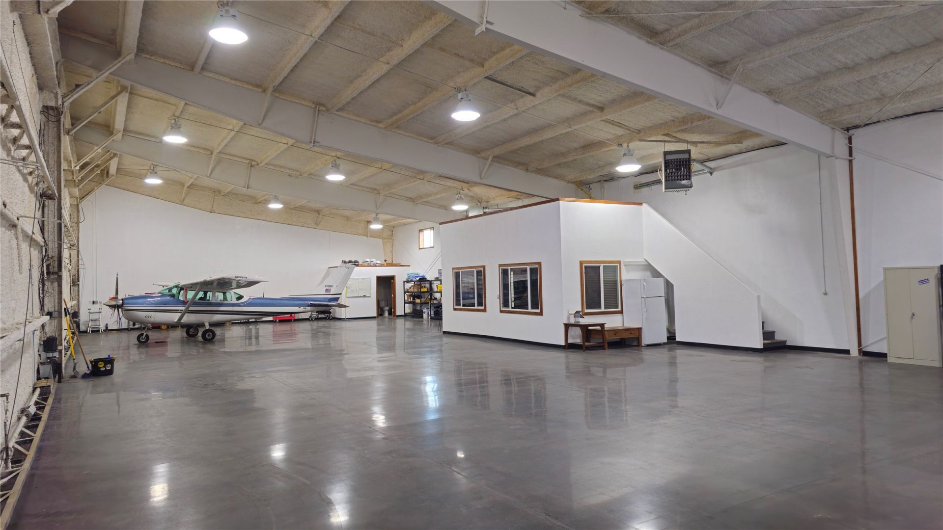 144 & 152 Taxilane 3 N, Kalispell, MT 59901 Main Photo