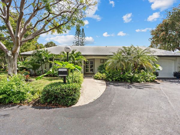 1114 W Cypress Drive, Unit V-8, Pompano Beach, FL 33069