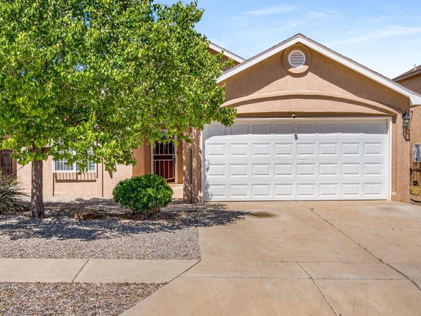 6815 Calle Cielo SW, Albuquerque, NM 87121