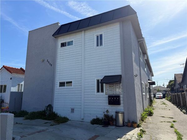 2530 Carmona, Los Angeles, CA 90016