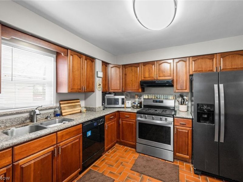 7906 Kenton Avenue, Parma, OH 44129 Photo 11