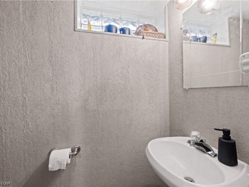 7906 Kenton Avenue, Parma, OH 44129 Photo 22