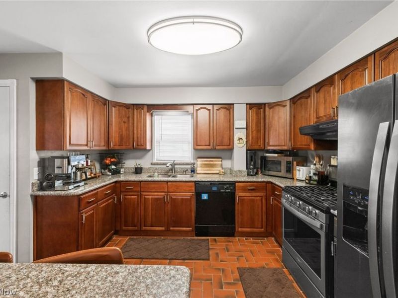 7906 Kenton Avenue, Parma, OH 44129 Photo 8