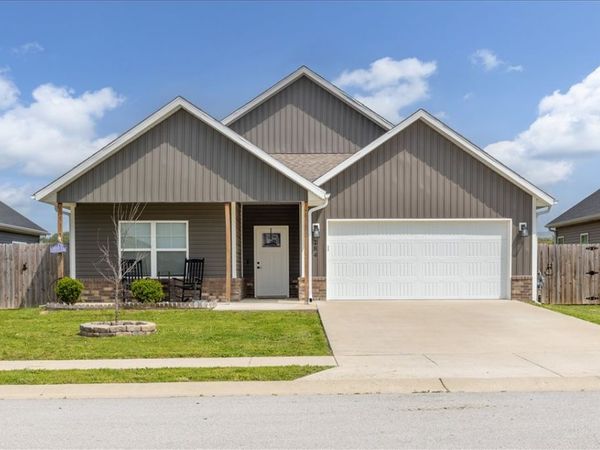 284 Miles Avenue , Gentry, AR 72734