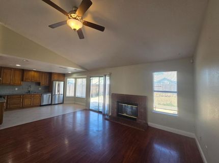 8212 Newbury Park Ct, Sacramento, CA 95828 Photo