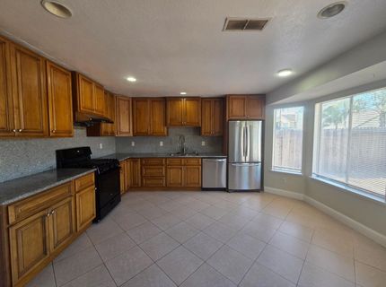 8212 Newbury Park Ct, Sacramento, CA 95828 Photo