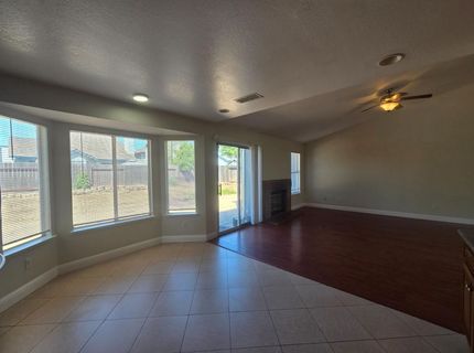 8212 Newbury Park Ct, Sacramento, CA 95828 Photo